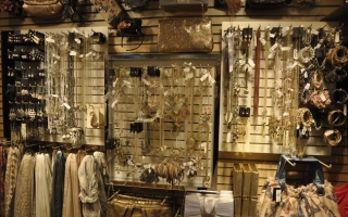 Thiết kế nội thất shop phụ kiện thời trang