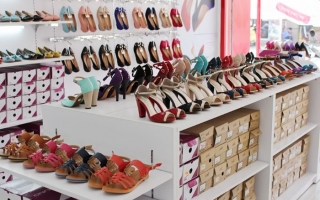 Mẹo thiết kế shop giầy dép nhỏ đẹp