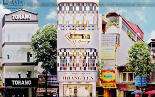 Cách tạo hiệu ứng sang trọng cho mặt tiền tiệm trang sức nhỏ