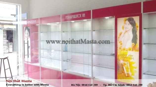 Thi công tủ trưng bày sát tường tại shop mỹ phẩm của chị Thảo 