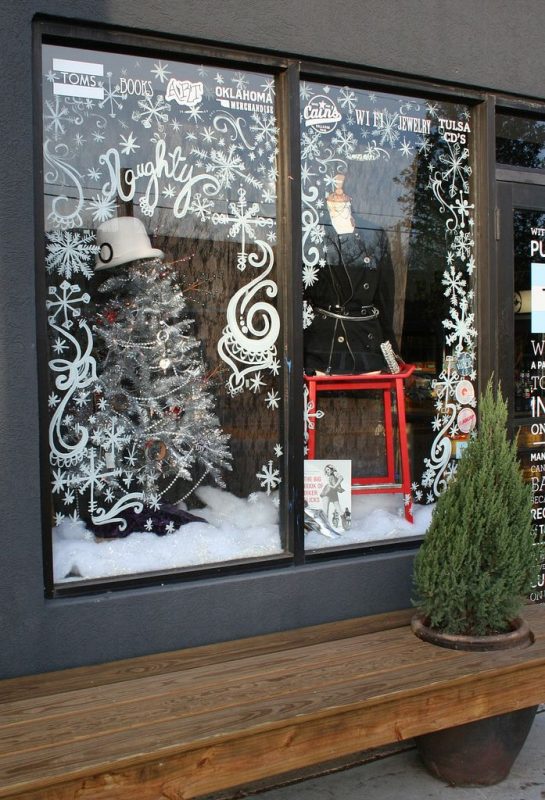 Chiêu thiết kế cửa kính shop mùa Noel cực kỳ đẹp mắt