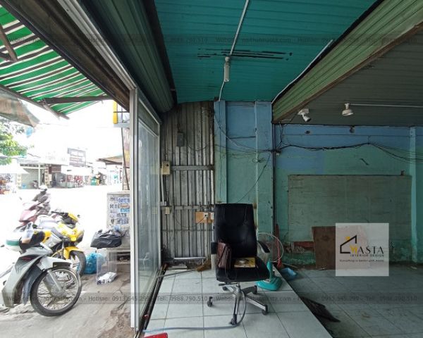 Bức tường của shop mỹ phẩm Bảo Châu khi chưa được tu sửa