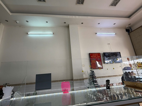 Hiện trạng trước khi thiết kế vách + tủ treo tiệm vàng Phương Nam, Cà Mau