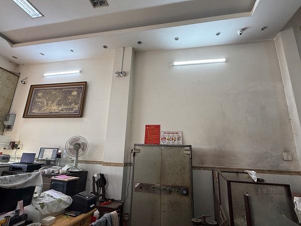 Hiện trạng trước khi thiết kế vách + tủ treo tiệm vàng Phương Nam, Cà Mau